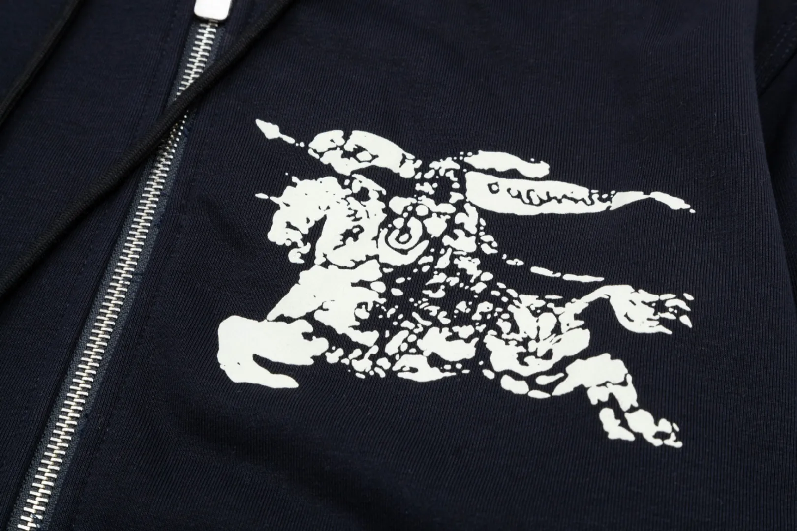 【BURBERRY 公式旗艦店】バーバリー パーカースウェットご好評に付き再入荷！241127