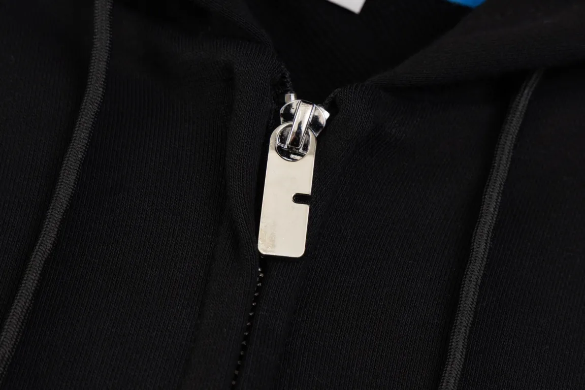 【BURBERRY 公式旗艦店】バーバリー パーカースウェットご好評に付き再入荷！241127