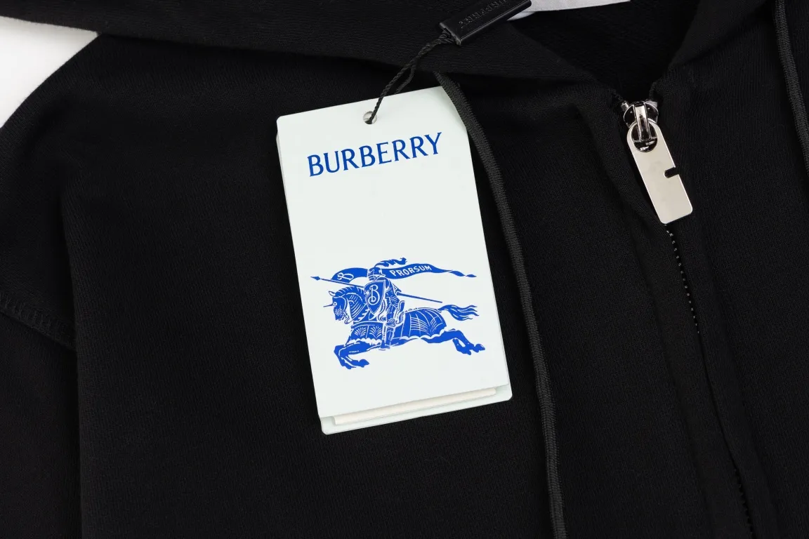 【BURBERRY 公式旗艦店】バーバリー パーカースウェットご好評に付き再入荷！241127