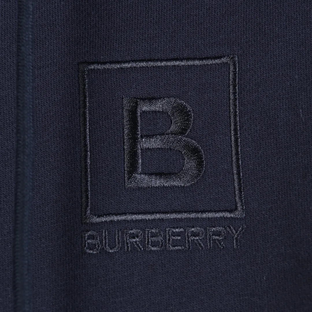 【BURBERRY  公式旗艦店】バーバリー パーカースウェットご好評に付き再入荷！241113