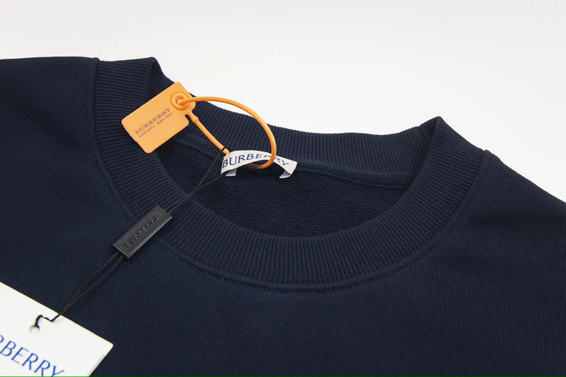 【BURBERRY   公式旗艦店】バーバリー   丸首の衛衣 スウェットご好評に付き再入荷 241025