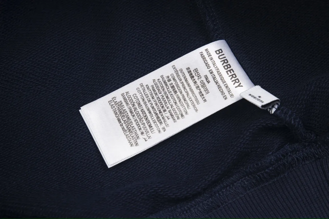 【BURBERRY   公式旗艦店】バーバリー   丸首の衛衣 スウェットご好評に付き再入荷 241025