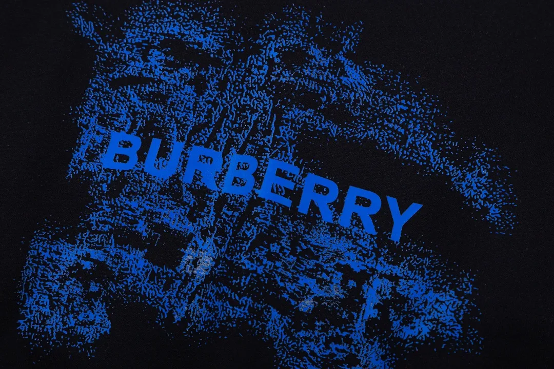 【BURBERRY 公式旗艦店】バーバリー  丸首の衛衣 スウェット ご好評に付き再入荷240829