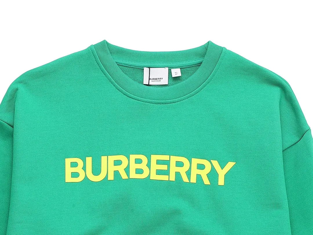 【BURBERRY 公式旗艦店】バーバリー  丸首の衛衣 スウェット ご好評に付き再入荷240829