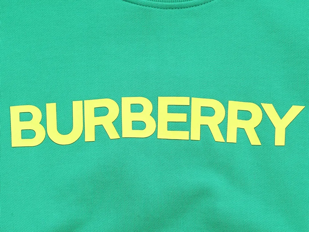 【BURBERRY 公式旗艦店】バーバリー  丸首の衛衣 スウェット ご好評に付き再入荷240829