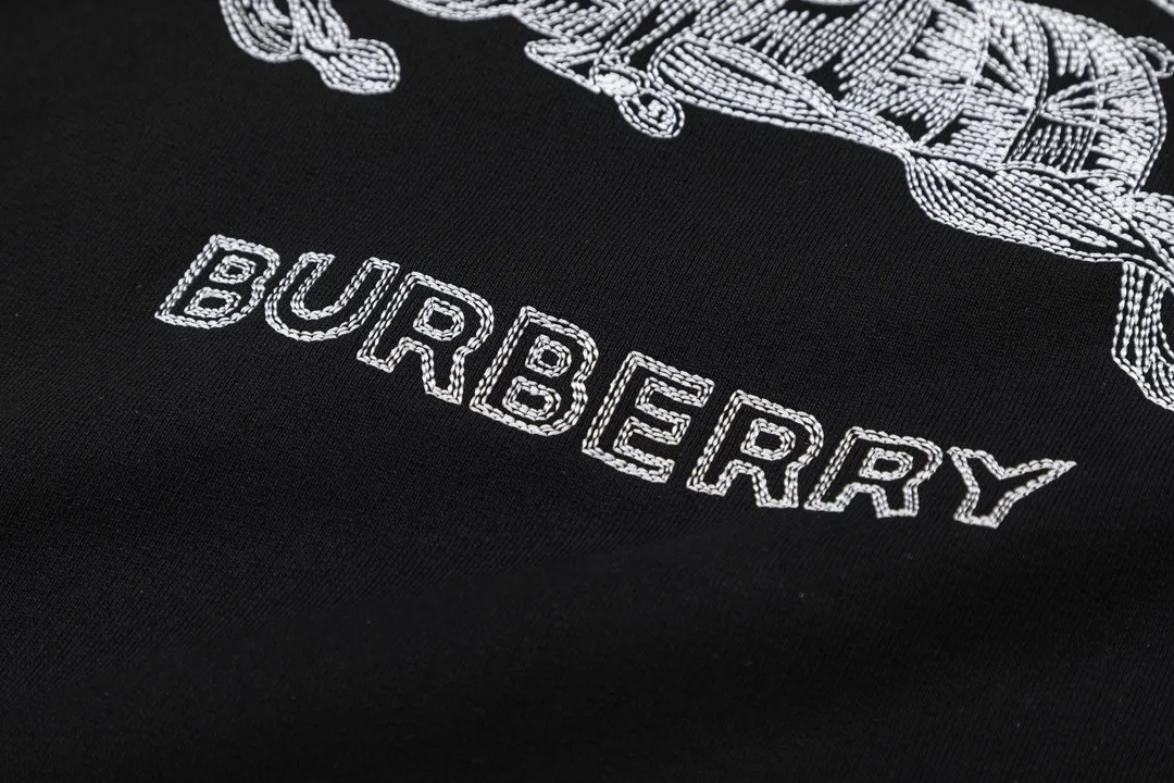 【BURBERRY  公式旗艦店】バーバリー パーカースウェットご好評に付き再入荷 240805