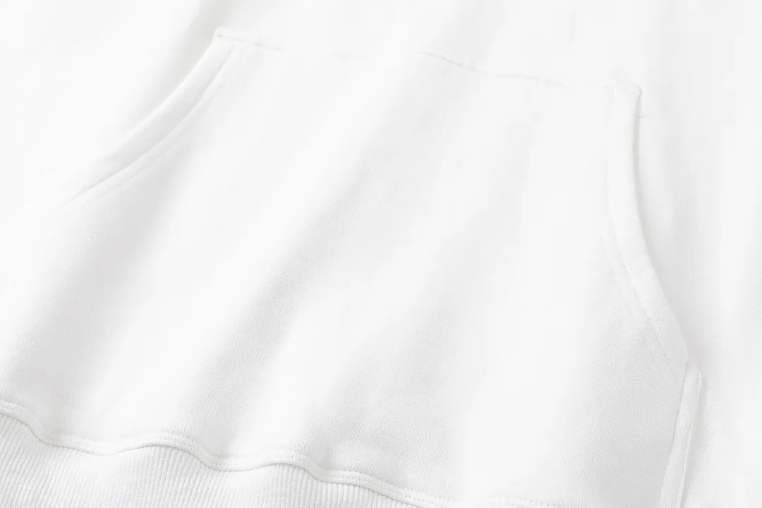 【BURBERRY  公式旗艦店】バーバリー パーカースウェットご好評に付き再入荷 240805