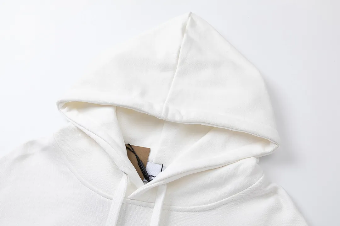 【BURBERRY  公式旗艦店】バーバリー パーカースウェットご好評に付き再入荷 240805