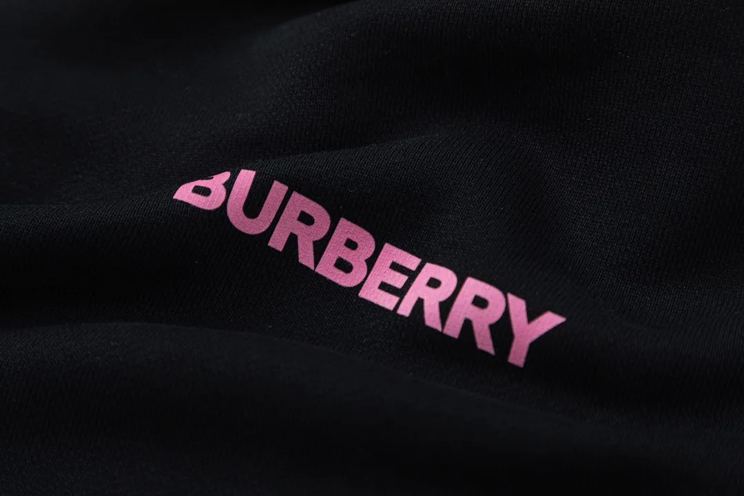 【BURBERRY  公式旗艦店】バーバリー パーカースウェットご好評に付き再入荷 240805