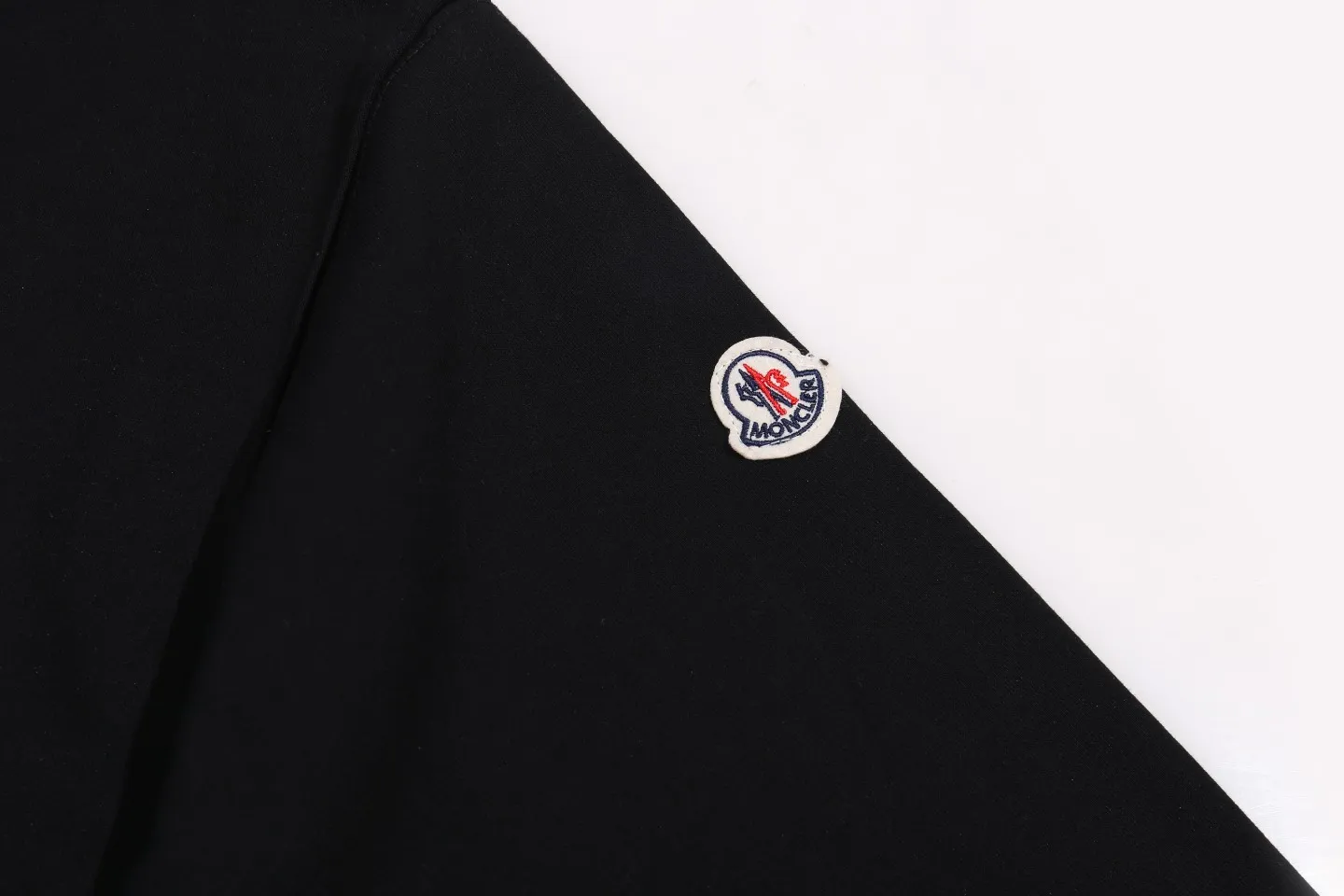 【MONCLER   公式旗艦店】モンクレール   丸首の衛衣  スウェット ご好評に付き再入荷！241120