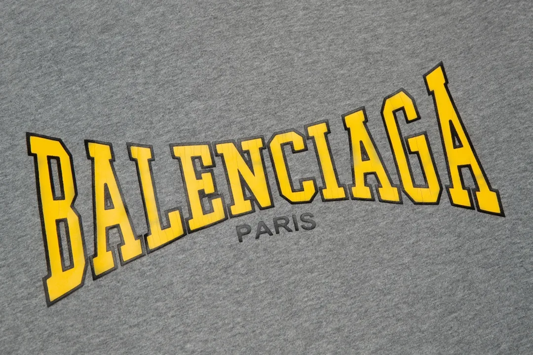 【BALENCIAGA 公式旗艦店】バレンシアガ パーカースウェット ご好評に付き再入荷！241211