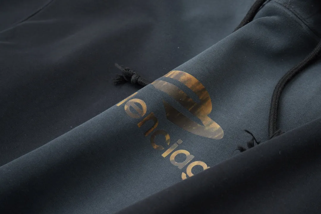 【BALENCIAGA 公式旗艦店】バレンシアガ  パーカー スウェット ご好評に付き再入荷！241120