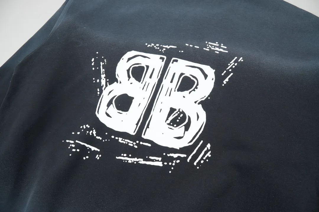 【BALENCIAGA 公式旗艦店】バレンシアガ 丸首の衛衣 スウェット ご好評に付き再入荷！241120