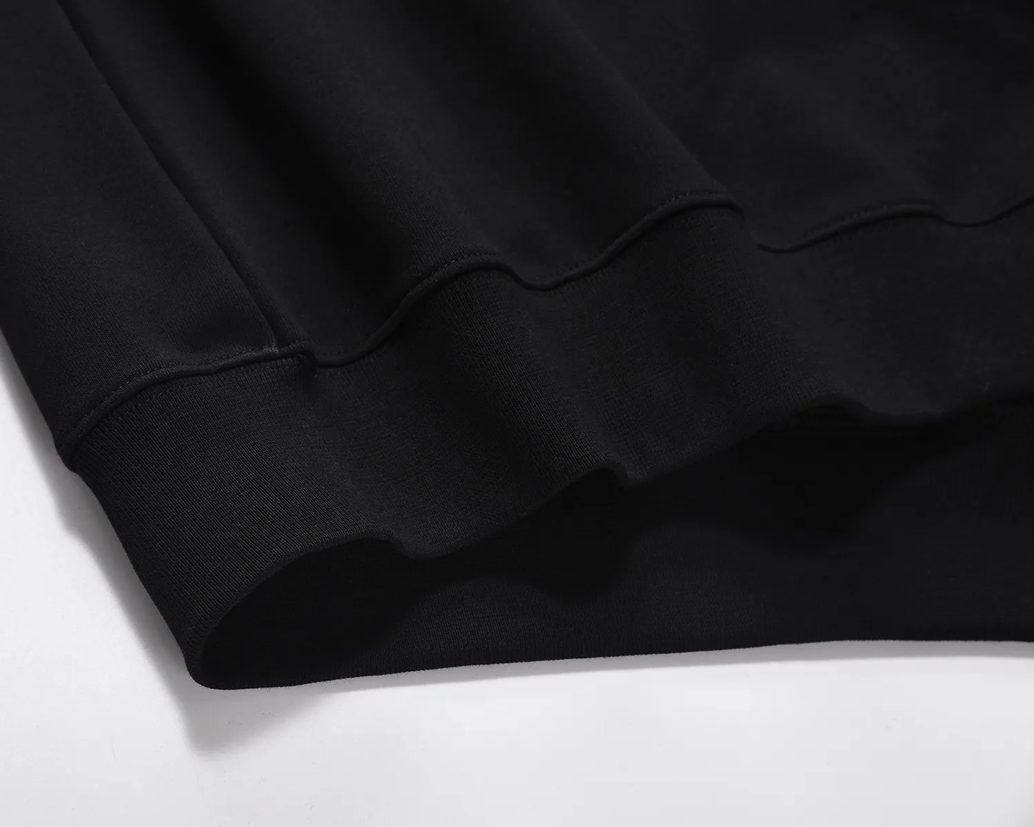 【BALENCIAGA 公式旗艦店】バレンシアガ 丸首の衛衣 スウェット ご好評に付き再入荷！