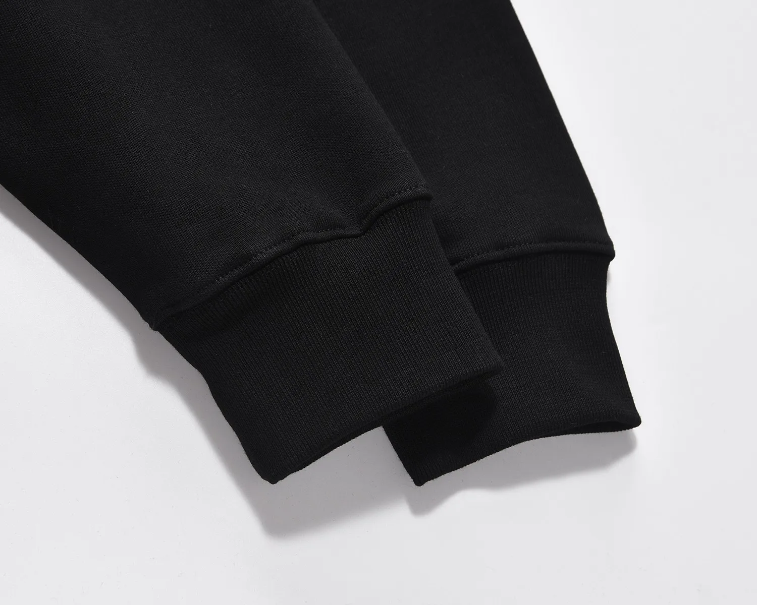 【BALENCIAGA 公式旗艦店】バレンシアガ 丸首の衛衣 スウェット ご好評に付き再入荷！