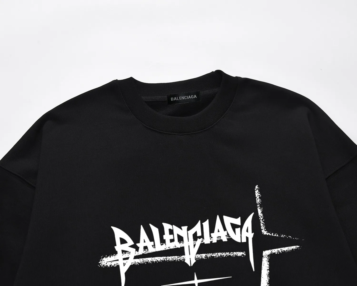 【BALENCIAGA 公式旗艦店】バレンシアガ 丸首の衛衣 スウェット ご好評に付き再入荷！