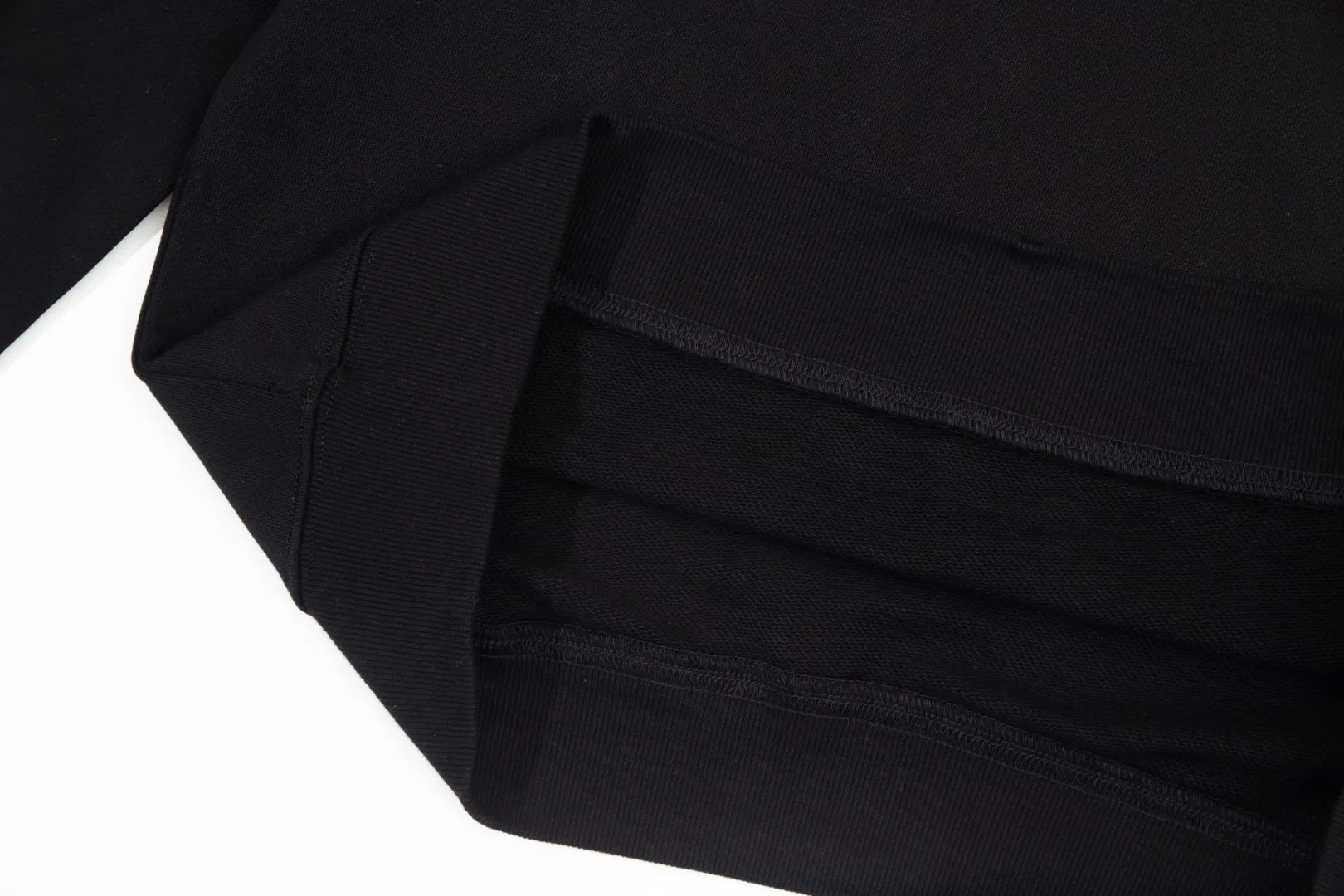【BALENCIAGA 公式旗艦店】バレンシアガ 丸首の衛衣 スウェット ご好評に付き再入荷！