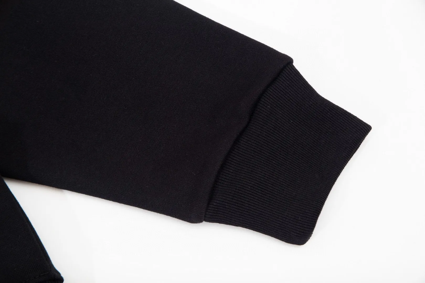 【BALENCIAGA 公式旗艦店】バレンシアガ 丸首の衛衣 スウェット ご好評に付き再入荷！