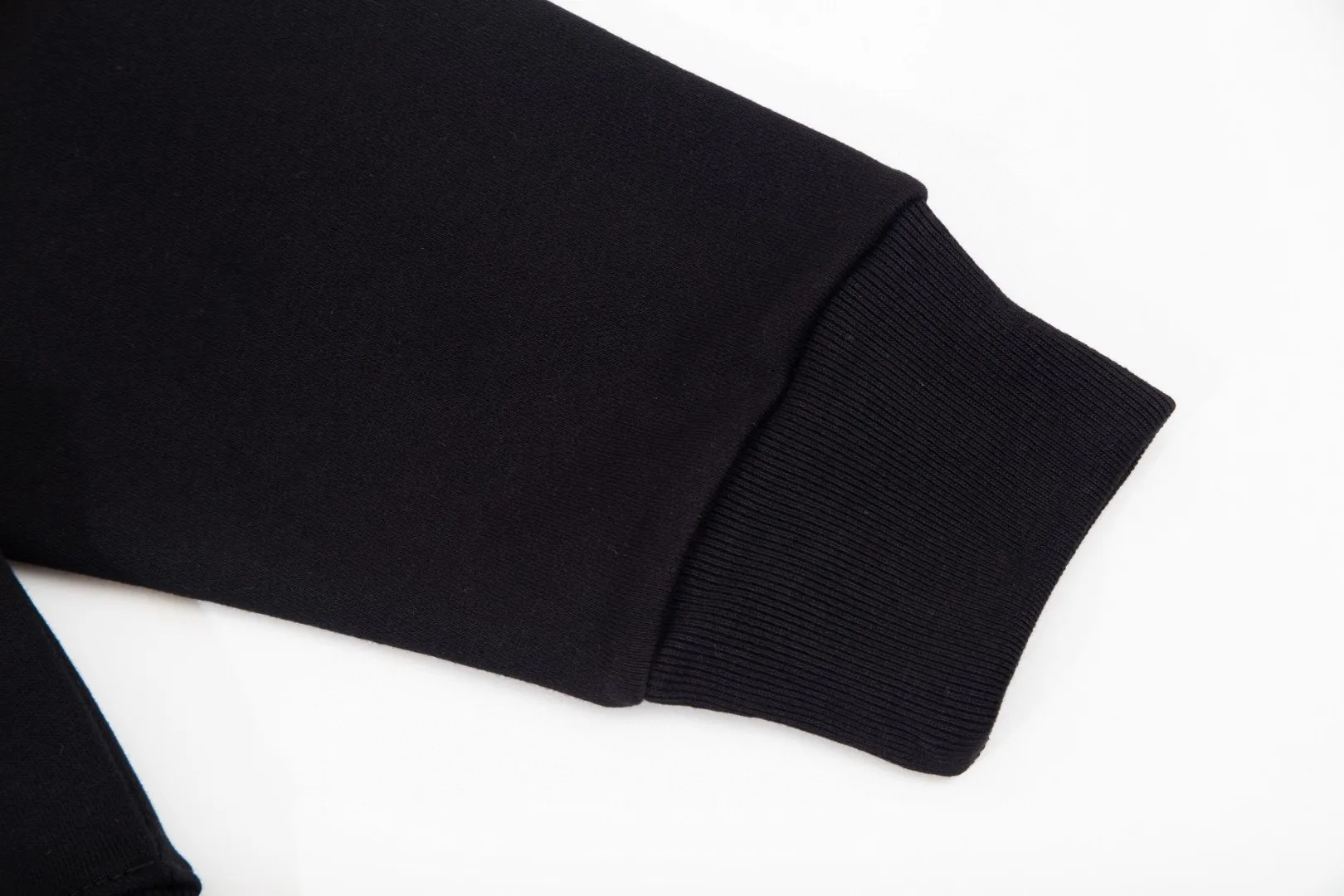 【BALENCIAGA 公式旗艦店】バレンシアガ 丸首の衛衣 スウェット ご好評に付き再入荷！