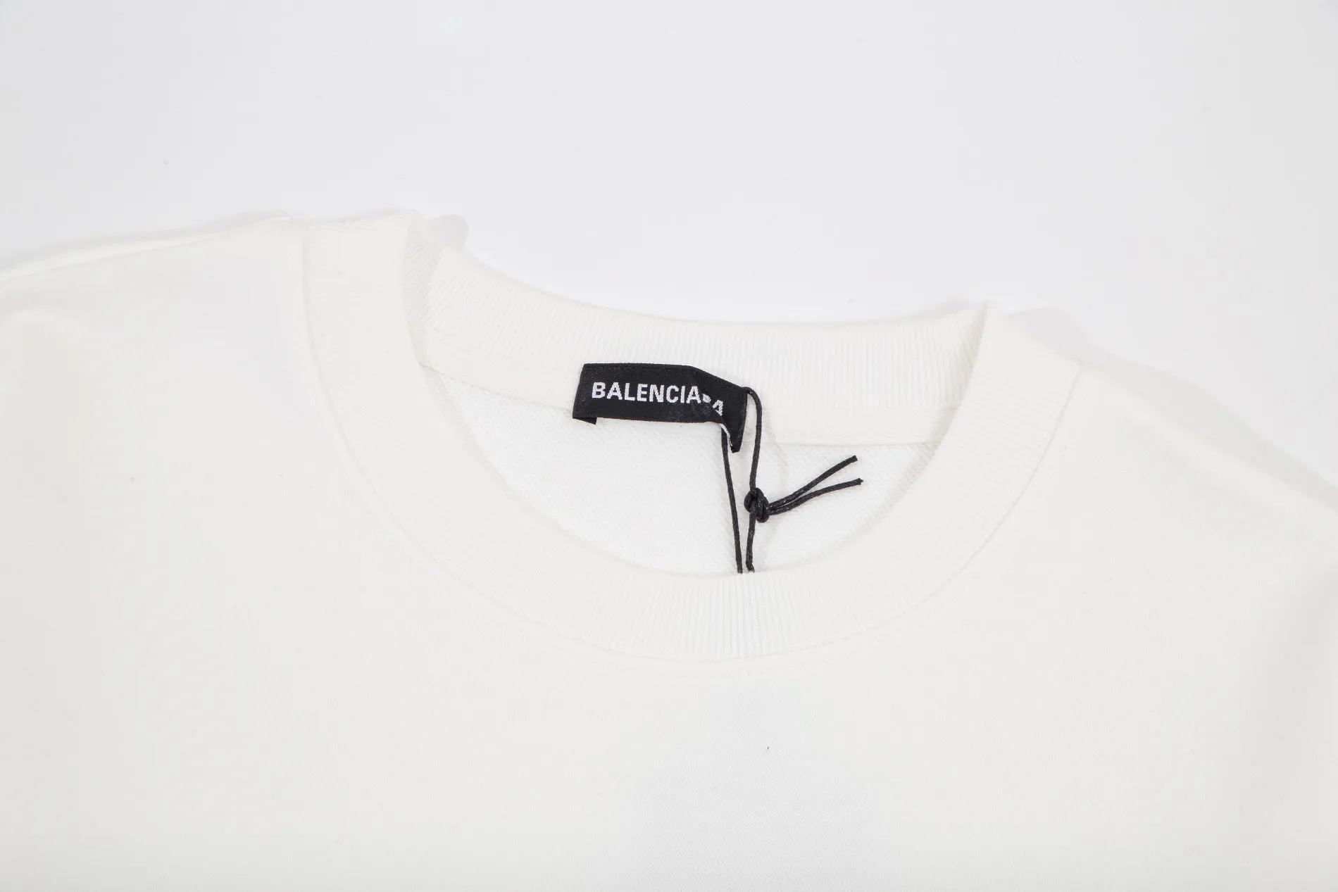 【BALENCIAGA 公式旗艦店】バレンシアガ 丸首の衛衣 スウェット ご好評に付き再入荷！