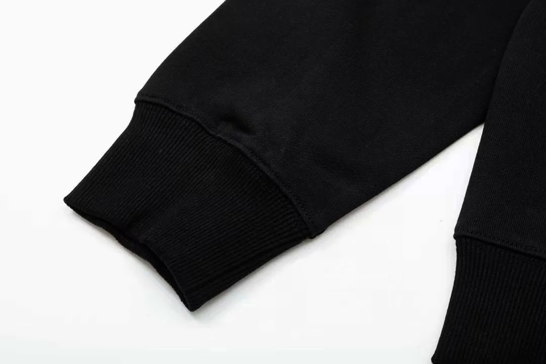 【FENDI 公式旗艦店】フェンディ  丸首の衛衣 スウェットご好評に付き再入荷！250110