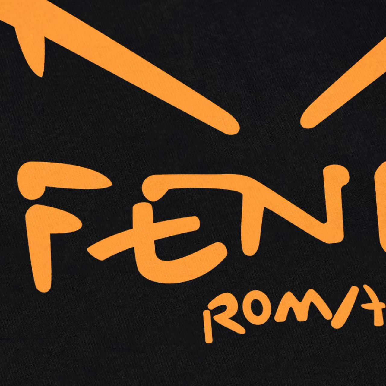 【FENDI  公式旗艦店】フェンディ丸首の衛衣 スウェット ご好評に付き再入荷！241211