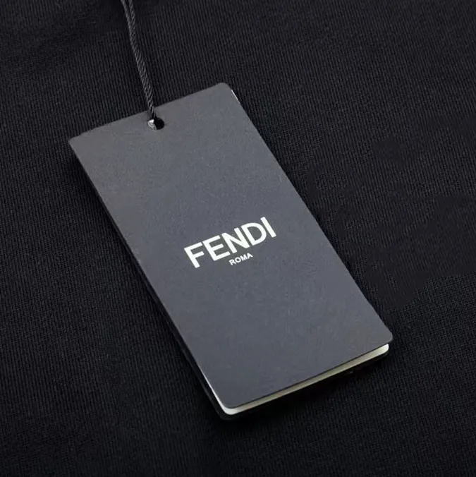 【FENDI  公式旗艦店】フェンディ丸首の衛衣 スウェット ご好評に付き再入荷！241211