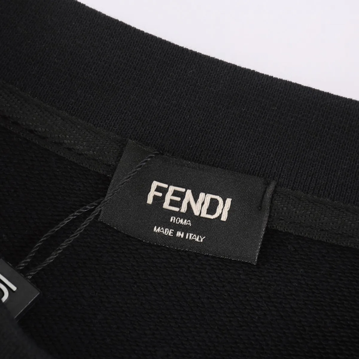 【FENDI 公式旗艦店】 フェンディ  丸首の衛衣   スウェットご好評に付き再入荷   241114
