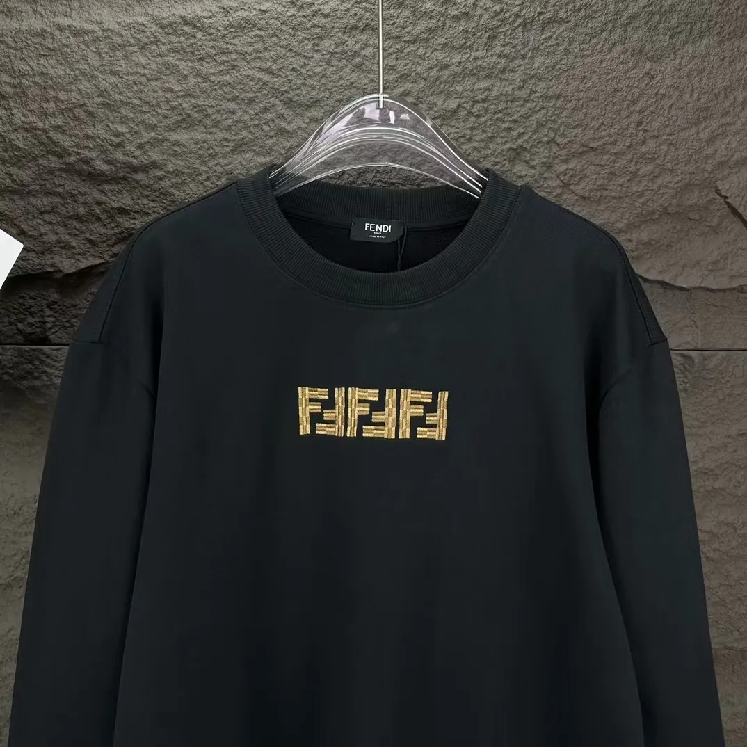 【FENDI 公式旗艦店】 フェンディ  丸首の衛衣   スウェットご好評に付き再入荷   241114