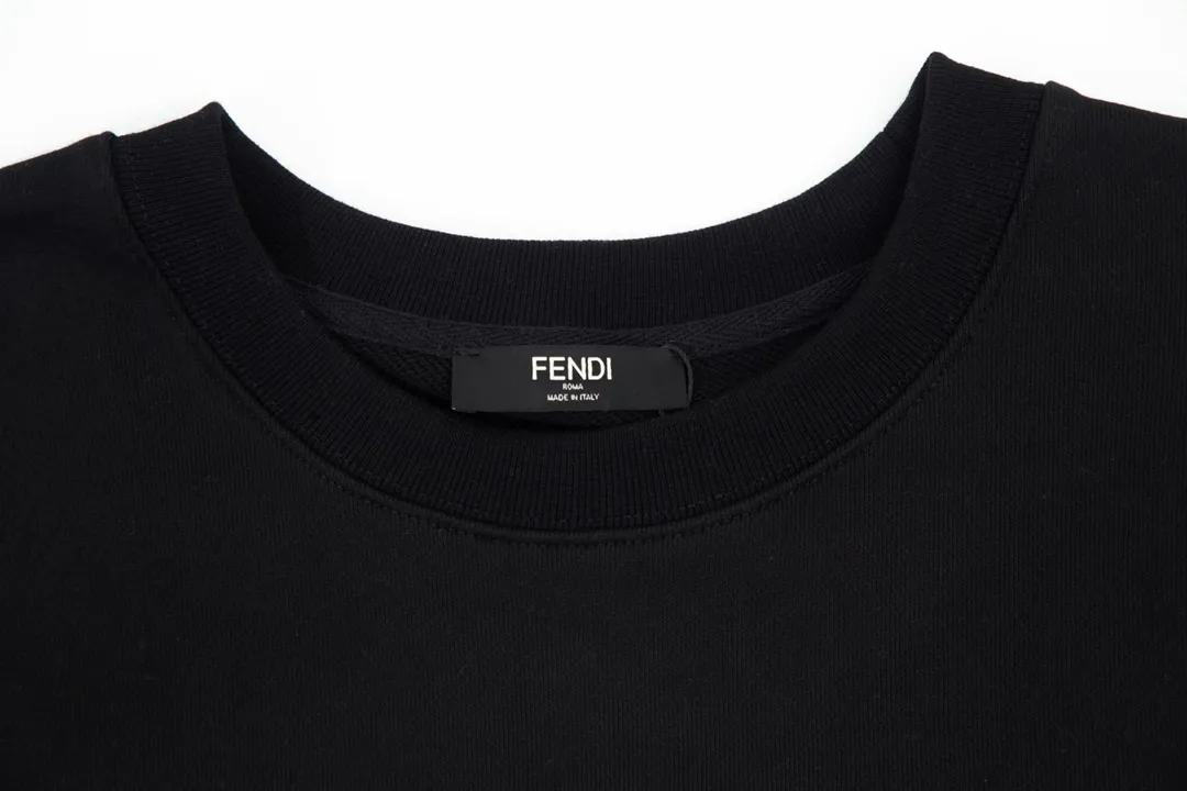 【FENDI  公式旗艦店】フェンディ  丸首の衛衣 スウェット ご好評に付き再入荷  240925