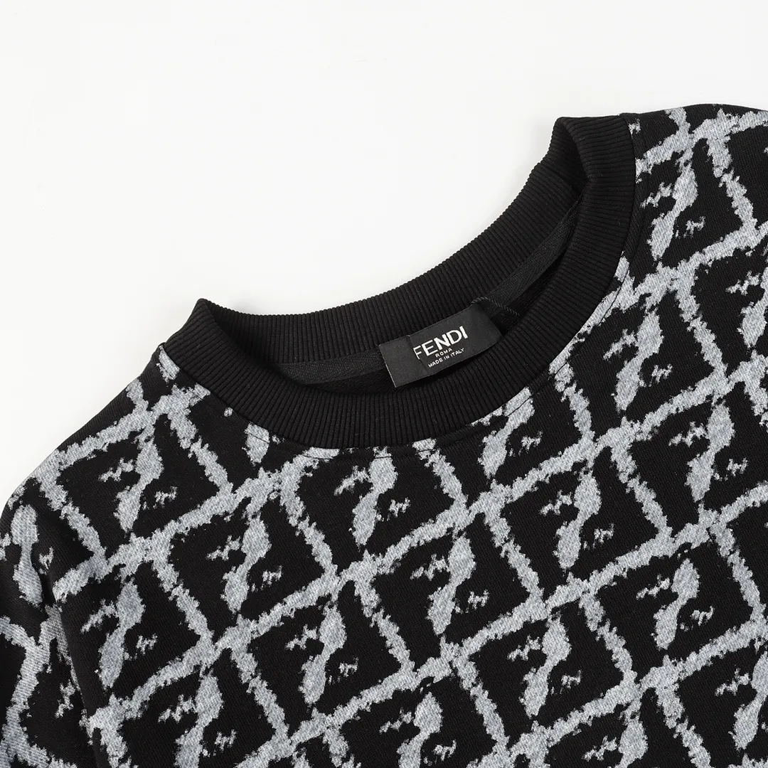 【FENDI  公式旗艦店】フェンディ  丸首の衛衣 スウェット ご好評に付き再入荷  240925