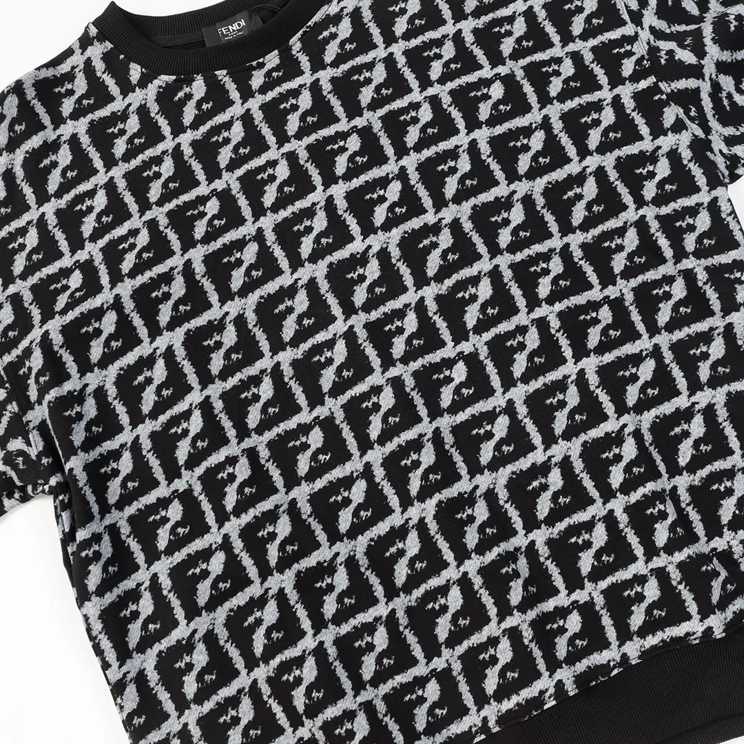 【FENDI  公式旗艦店】フェンディ  丸首の衛衣 スウェット ご好評に付き再入荷  240925