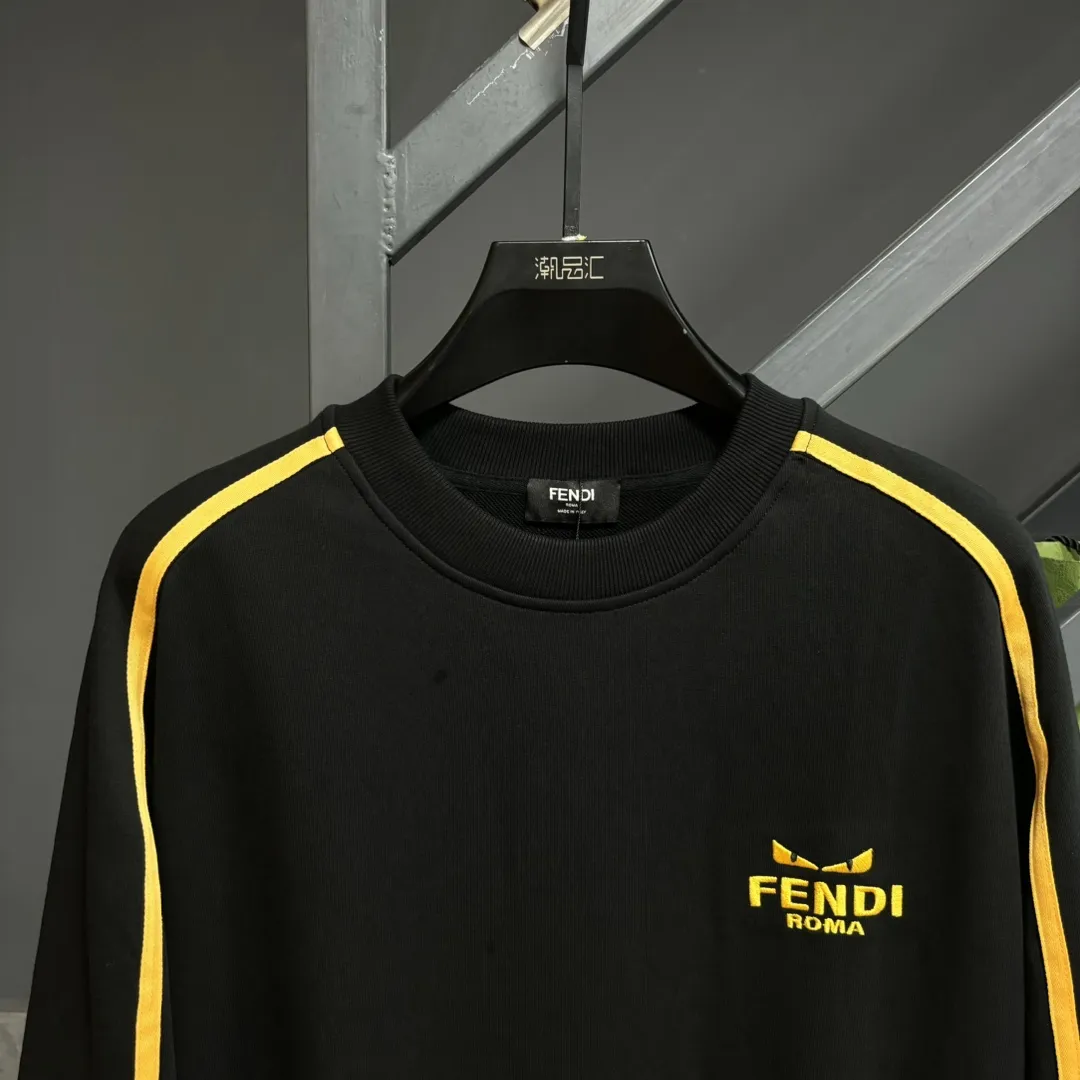 【FENDI  公式旗艦店】フェンディ  丸首の衛衣 スウェット ご好評に付き再入荷  240925
