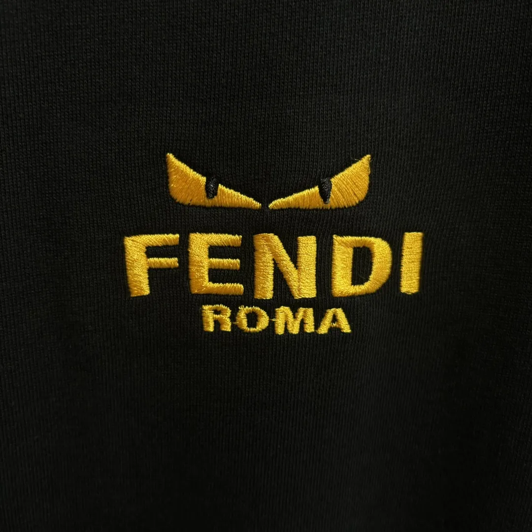 【FENDI  公式旗艦店】フェンディ  丸首の衛衣 スウェット ご好評に付き再入荷  240925