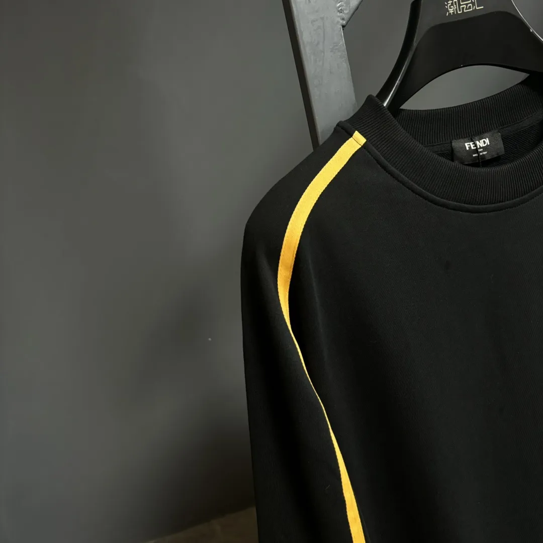 【FENDI  公式旗艦店】フェンディ  丸首の衛衣 スウェット ご好評に付き再入荷  240925