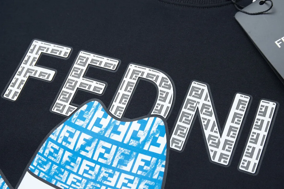 【FENDI  公式旗艦店】フェンディ  丸首の衛衣 スウェット ご好評に付き再入荷240829