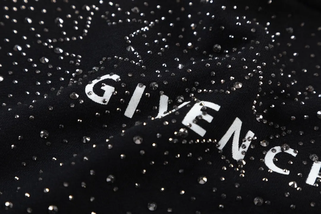 【GIVENCHY  公式旗艦店】ジバンシー 丸首の衛衣 スウェットご好評に付き再入荷！241122