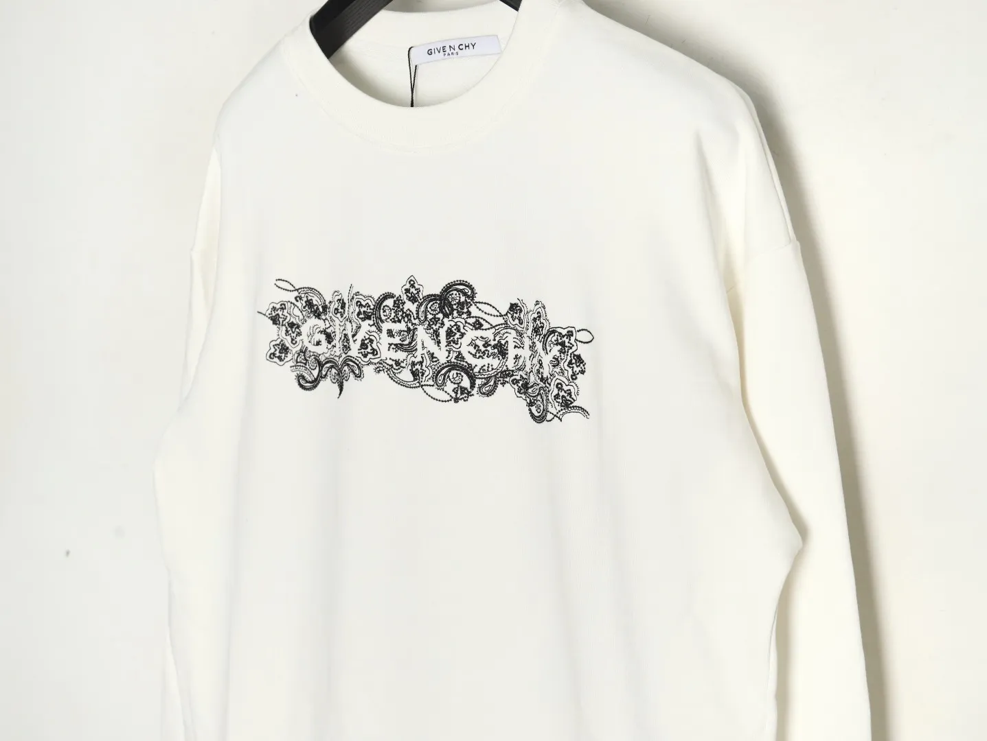 【GIVENCHY  公式旗艦店】ジバンシー 丸首の衛衣 スウェットご好評に付き再入荷！241122