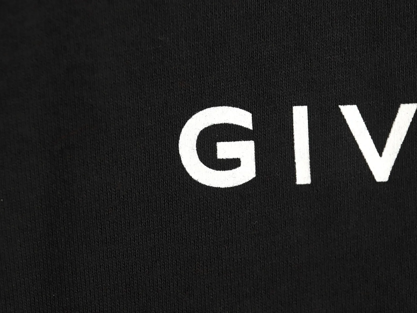 【GIVENCHY  公式旗艦店】ジバンシー 丸首の衛衣 スウェットご好評に付き再入荷！241122