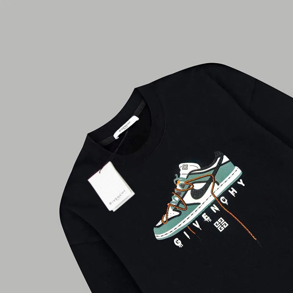 【GIVENCHY 公式旗艦店】ジバンシー 丸首の衛衣 スウェットご好評に付き再入荷   241114