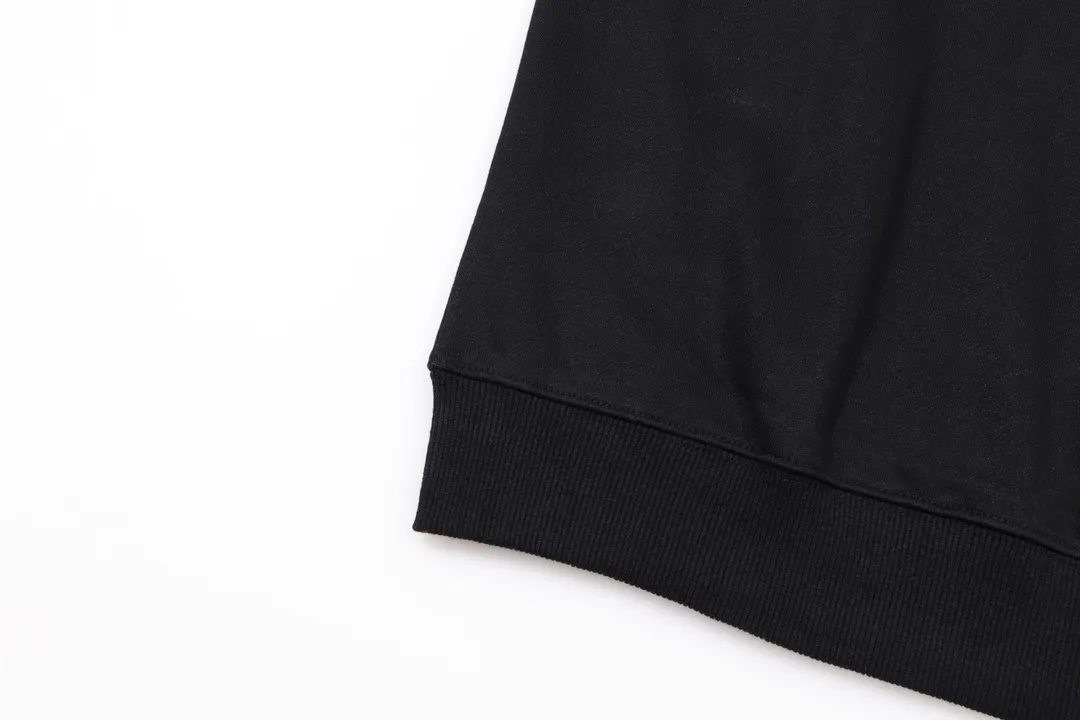 【GIVENCHY 公式旗艦店】ジバンシー 丸首の衛衣 スウェットご好評に付き再入荷   241114