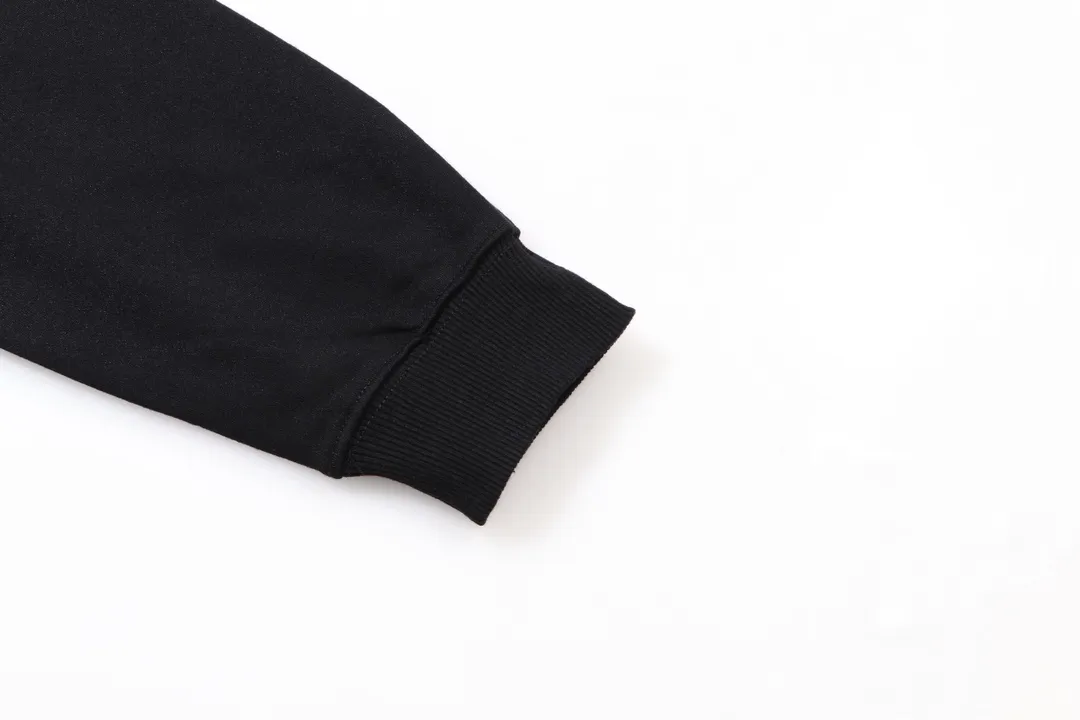 【GIVENCHY 公式旗艦店】ジバンシー 丸首の衛衣 スウェットご好評に付き再入荷   241114