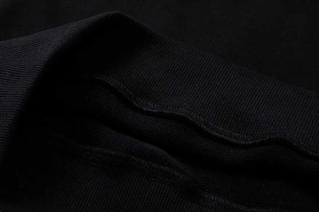 【GIVENCHY 公式旗艦店】ジバンシー 丸首の衛衣 スウェットご好評に付き再入荷 240829