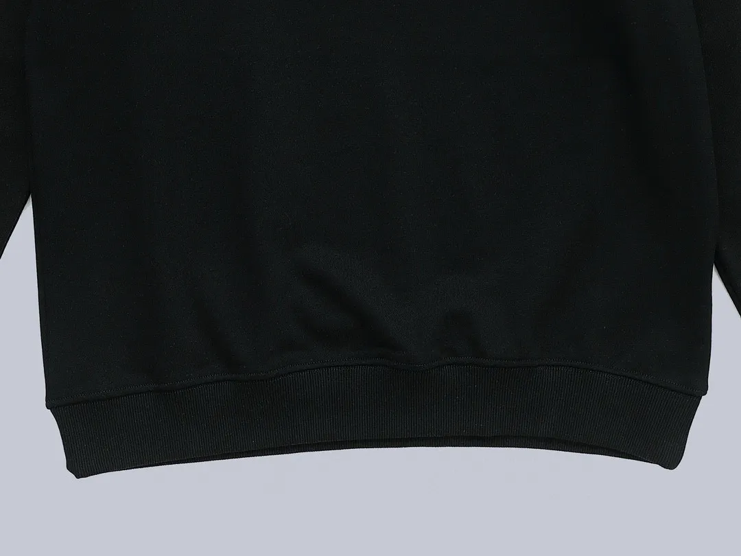 【GIVENCHY 公式旗艦店】ジバンシー 丸首の衛衣 スウェットご好評に付き再入荷 240829