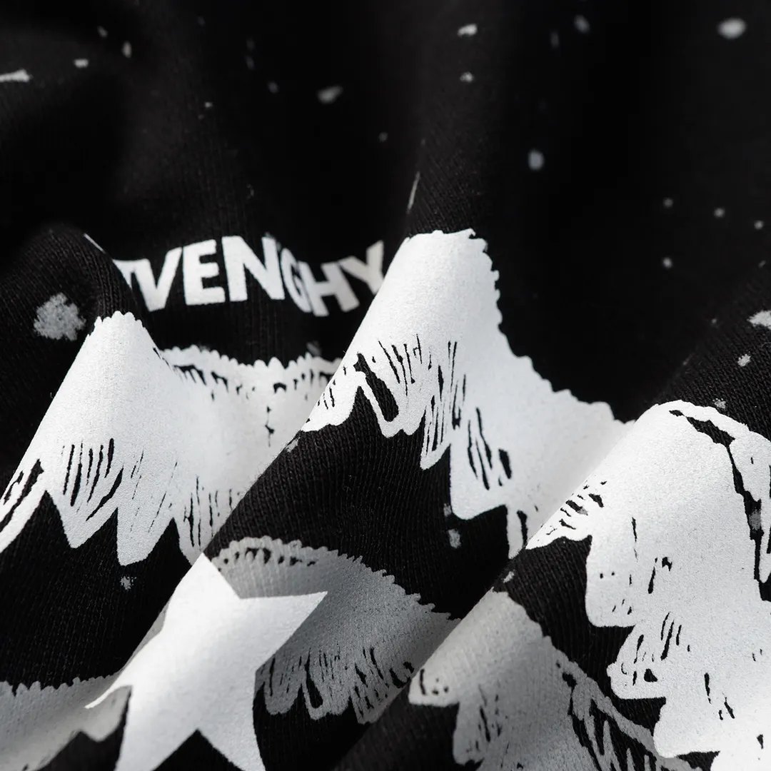 【GIVENCHY  公式旗艦店】ジバンシー 丸首の衛衣 スウェットご好評に付き再入荷 240809
