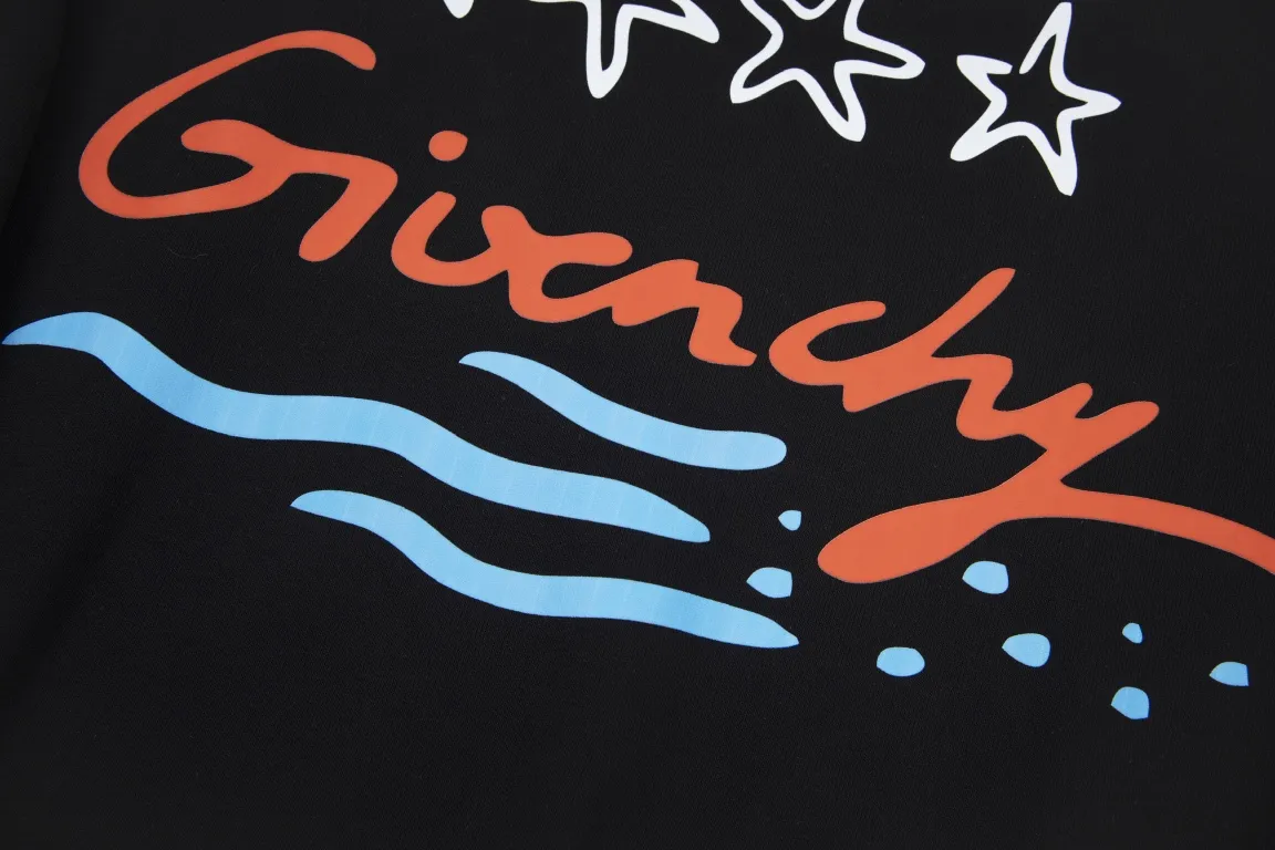 【GIVENCHY  公式旗艦店】ジバンシー 丸首の衛衣 スウェットご好評に付き再入荷！