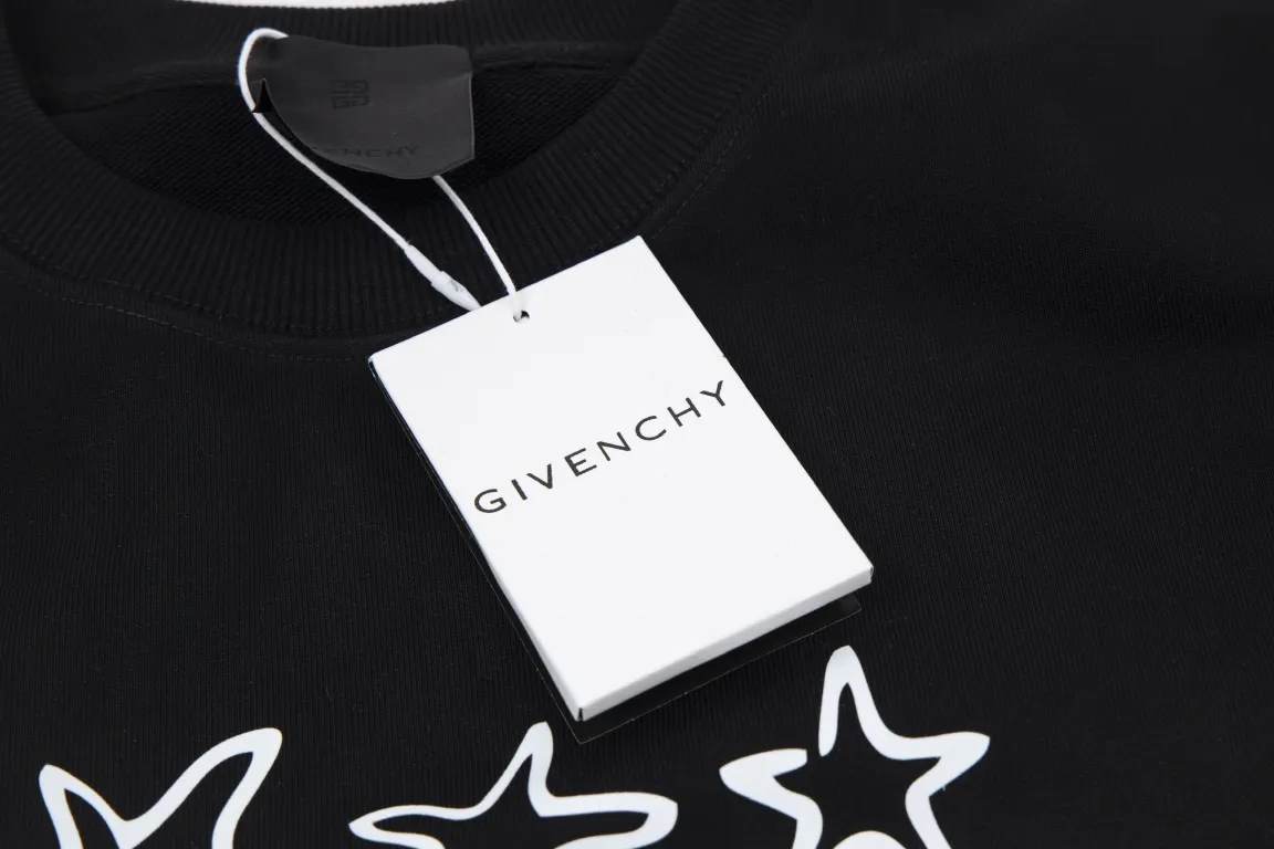【GIVENCHY  公式旗艦店】ジバンシー 丸首の衛衣 スウェットご好評に付き再入荷！