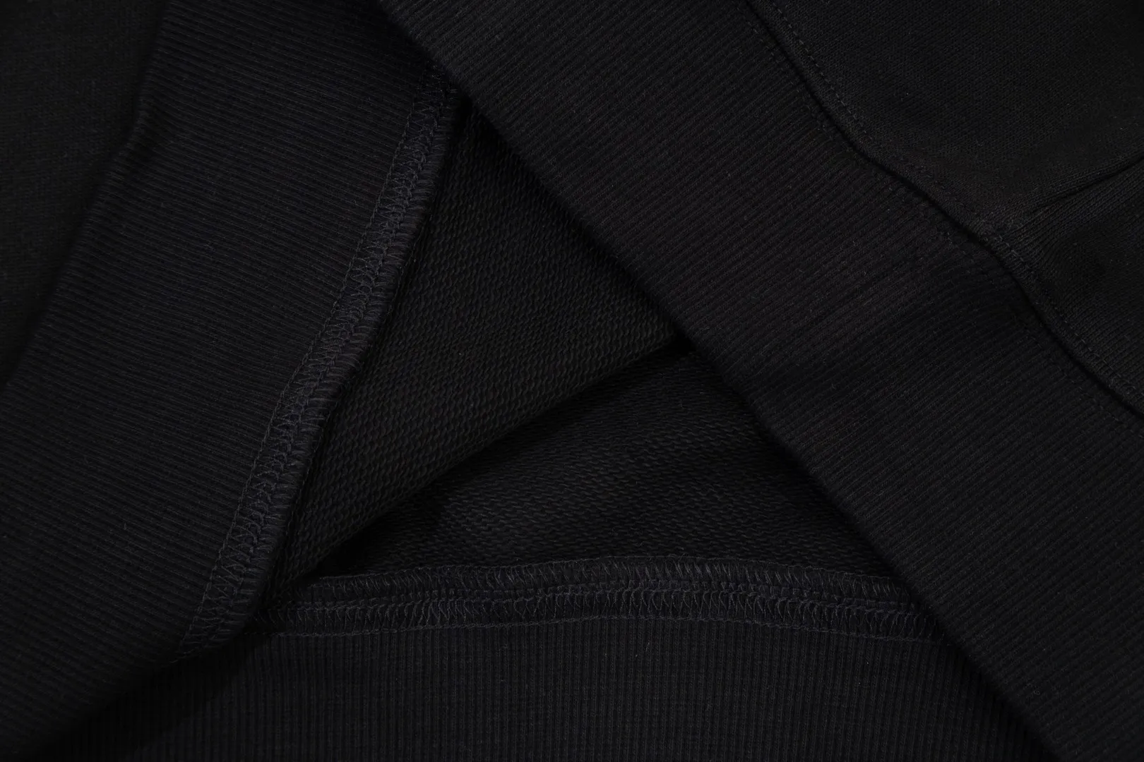 【GIVENCHY  公式旗艦店】ジバンシー 丸首の衛衣 スウェットご好評に付き再入荷！