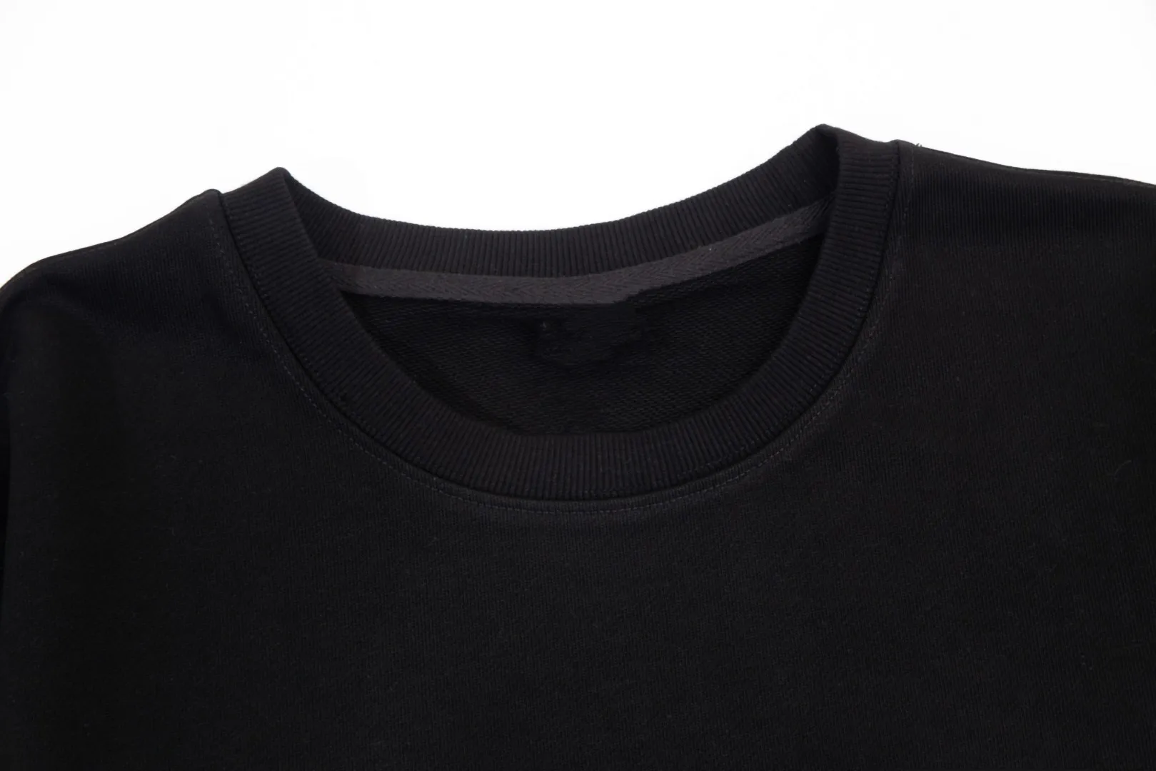 【GIVENCHY  公式旗艦店】ジバンシー 丸首の衛衣 スウェットご好評に付き再入荷！