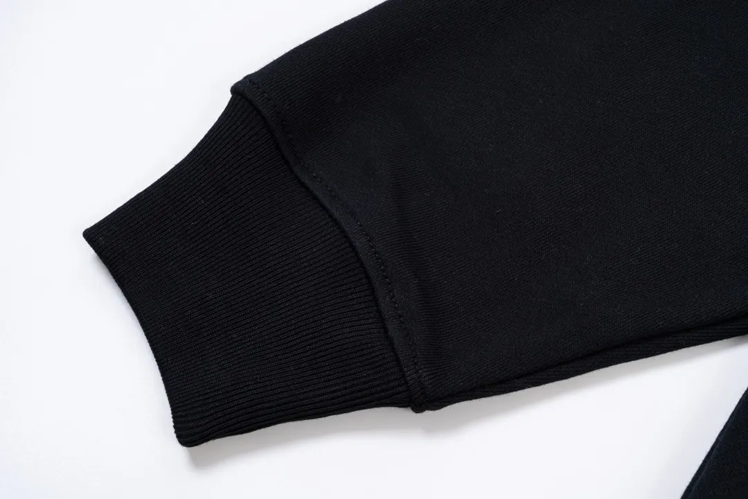【GIVENCHY 公式旗艦店】ジバンシー  丸首の衛衣 スウェットご好評に付き再入荷！